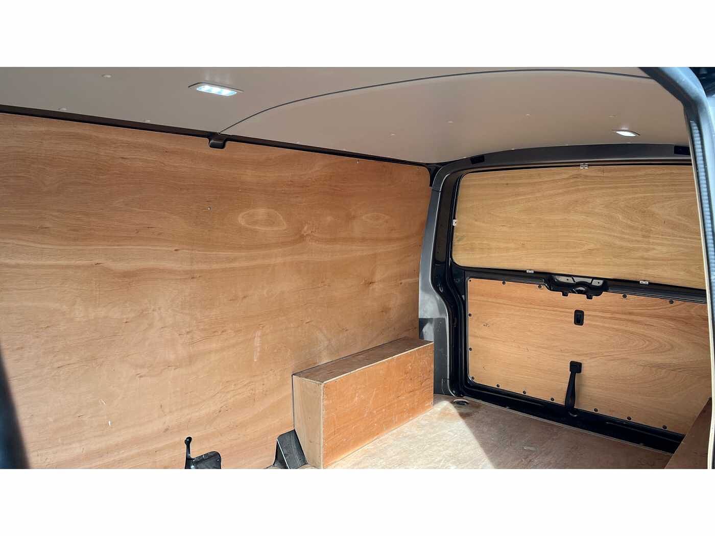 Volkswagen Transporter T30 Highline P/Van LWB 110 PS 2.0 TDI Manual