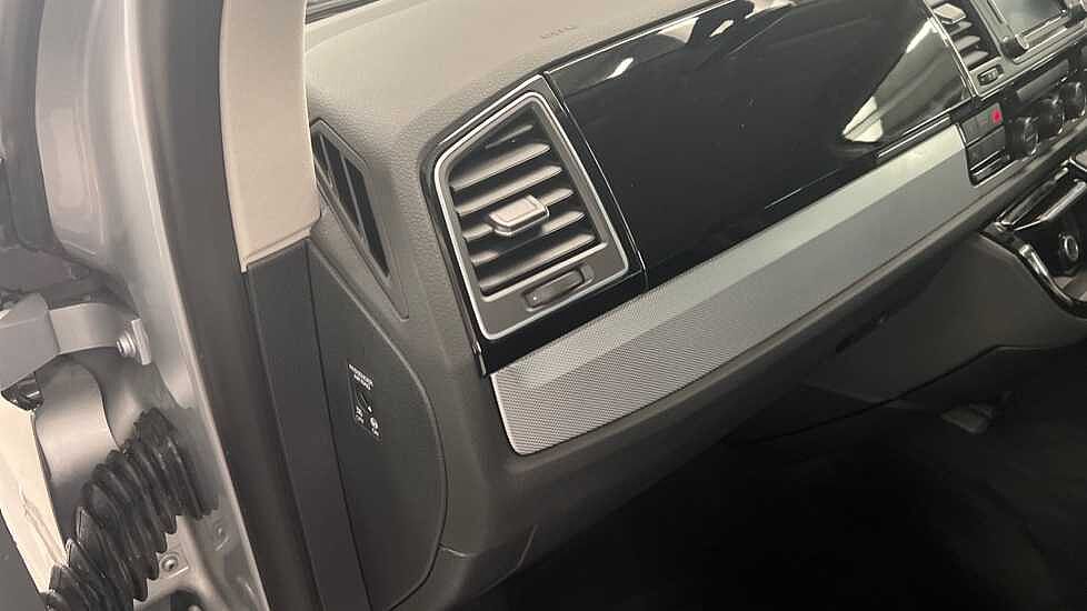 Volkswagen Caravelle Executive SWB 199 PS 2.0 TDI BMT 7sp DSG