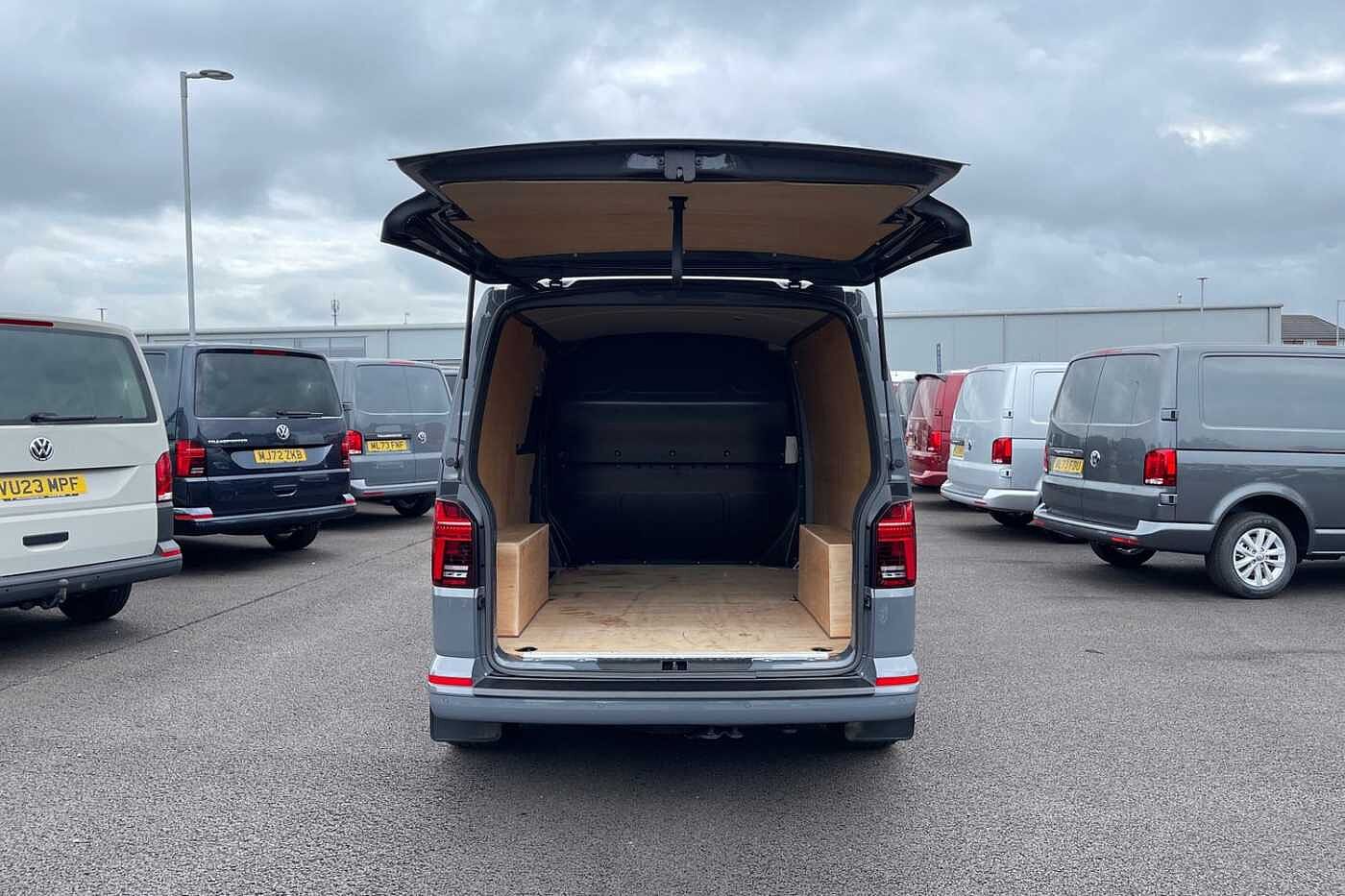 Volkswagen Transporter PV 2.0BiTDI 204ps T32 Highline SWB DSG