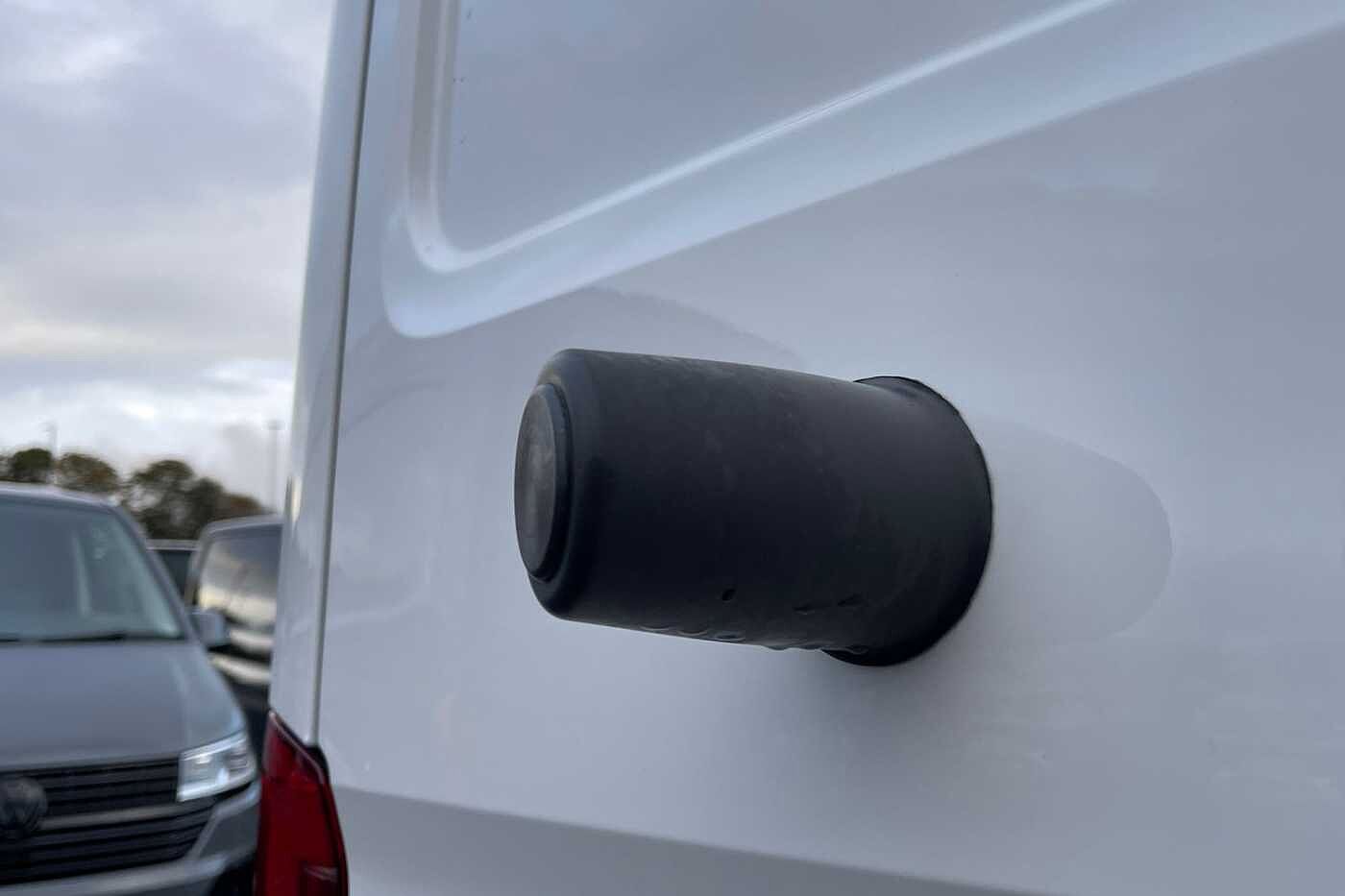 Volkswagen Crafter Cr35 Mwb Diesel Fwd 2.0 TDI 140PS Trendline High Roof Van