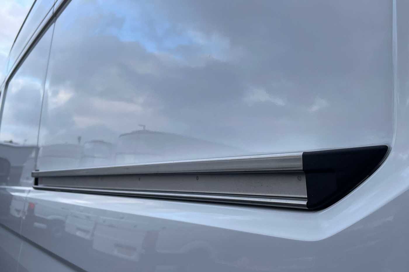 Volkswagen Crafter Cr35 Mwb Diesel Fwd 2.0 TDI 140PS Trendline High Roof Van
