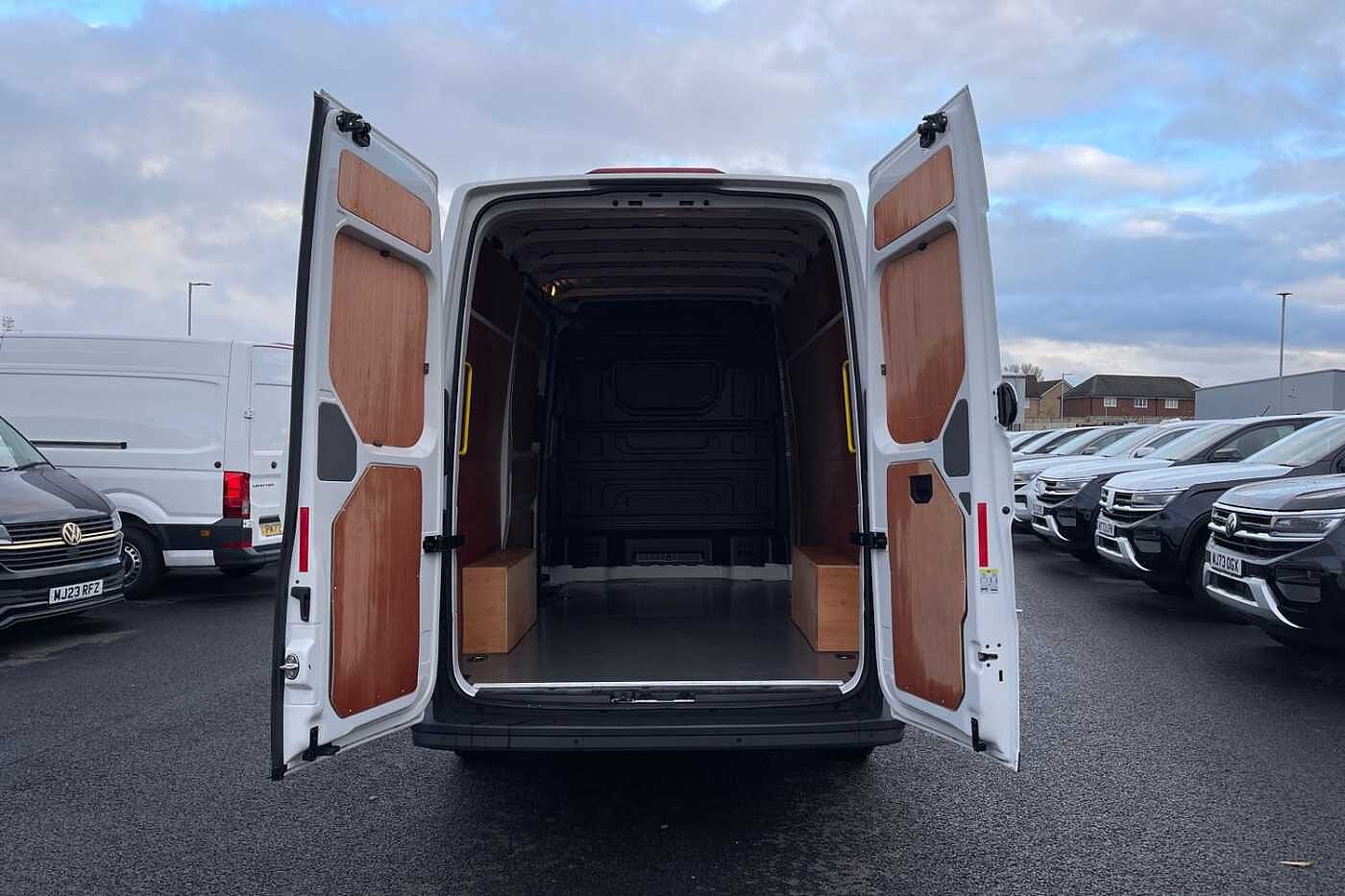 Volkswagen Crafter Cr35 Mwb Diesel Fwd 2.0 TDI 140PS Trendline High Roof Van