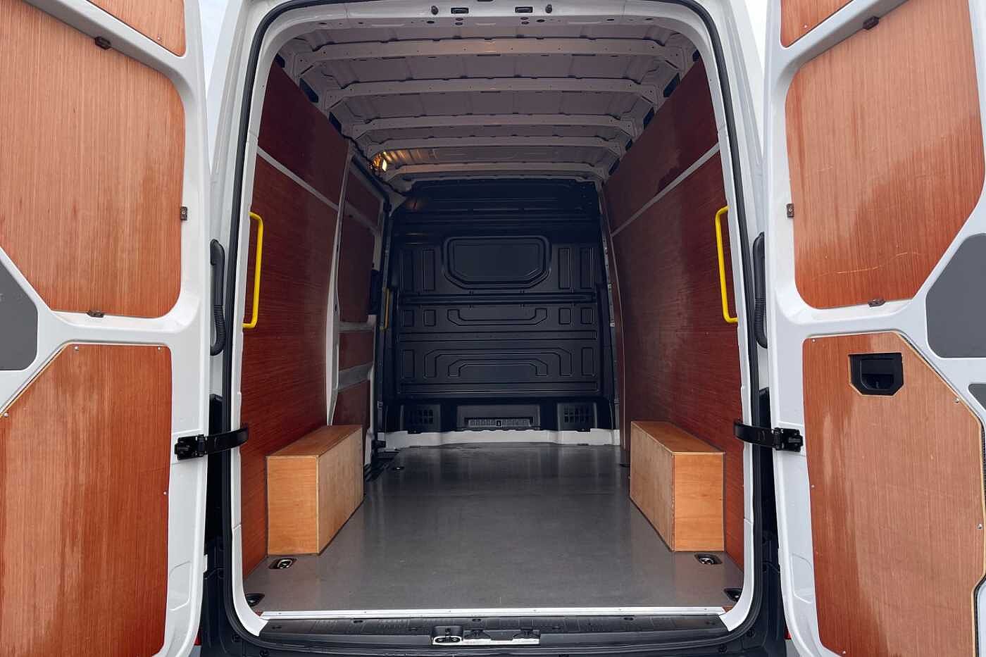 Volkswagen Crafter Cr35 Mwb Diesel Fwd 2.0 TDI 140PS Trendline High Roof Van