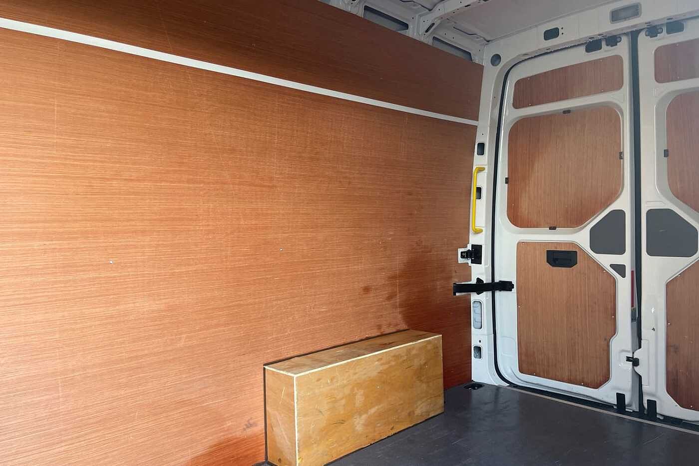 Volkswagen Crafter Cr35 Mwb Diesel Fwd 2.0 TDI 140PS Trendline High Roof Van