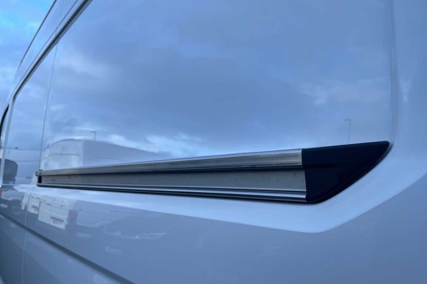 Volkswagen Crafter Cr35 Mwb Diesel Fwd 2.0 TDI 140PS Trendline High Roof Van