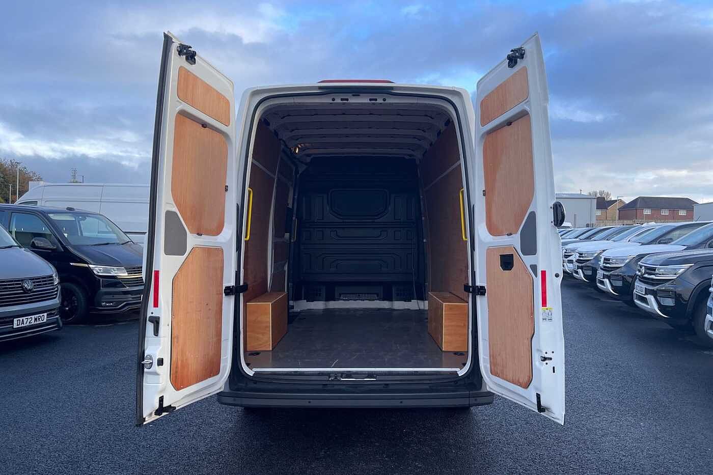Volkswagen Crafter Cr35 Mwb Diesel Fwd 2.0 TDI 140PS Trendline High Roof Van