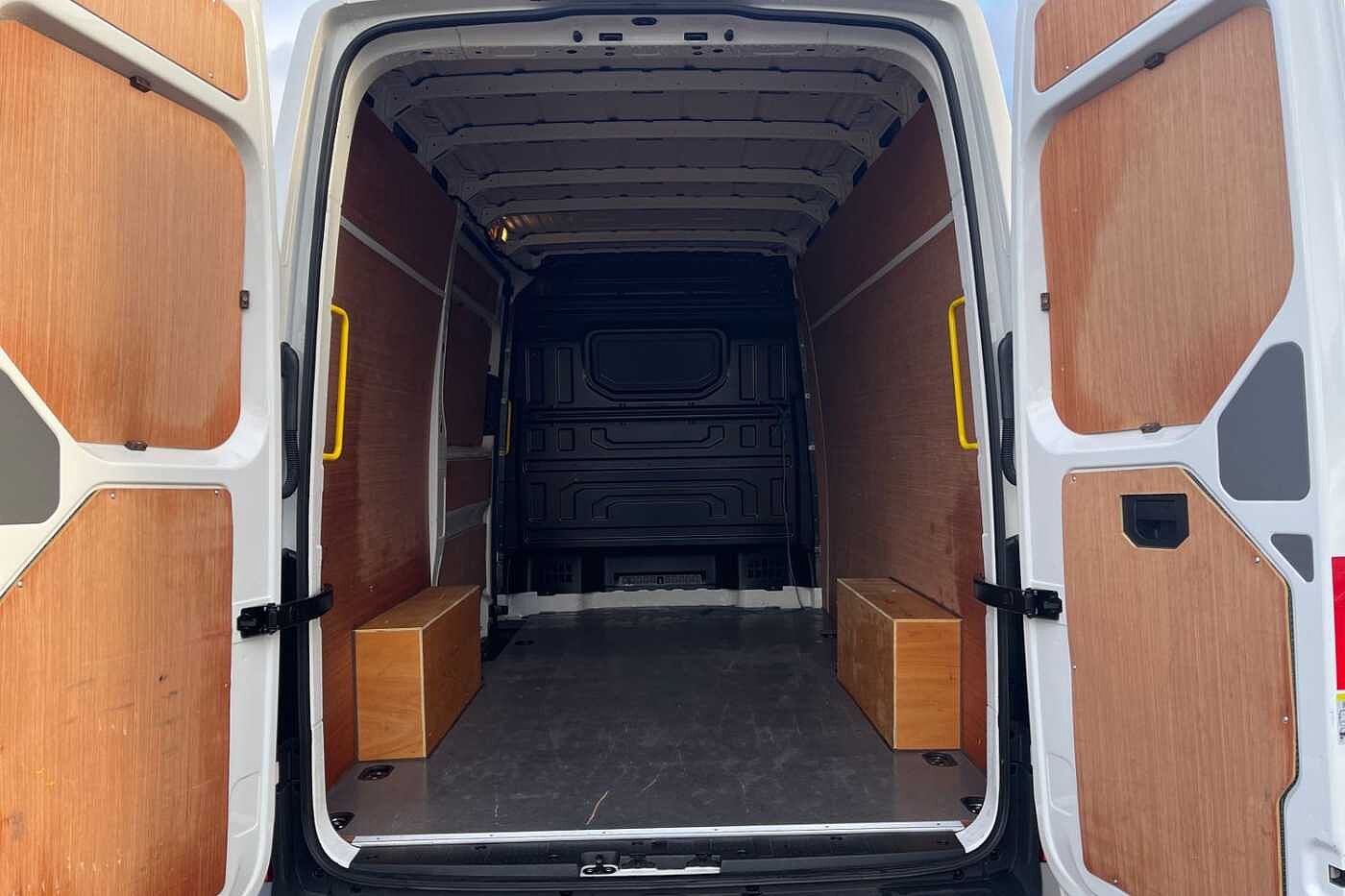 Volkswagen Crafter Cr35 Mwb Diesel Fwd 2.0 TDI 140PS Trendline High Roof Van