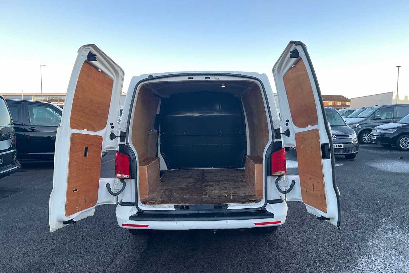Volkswagen Transporter 2.0TDI 110ps T28 Highline BMT SWB PV