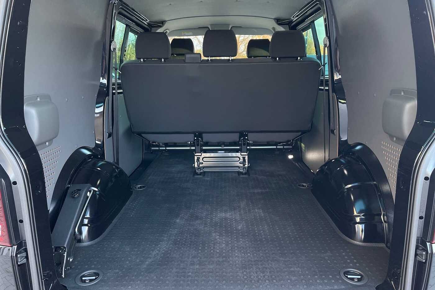 Volkswagen Transporter Kombi 2.0TDI 150 T32 Highline BMT SWB