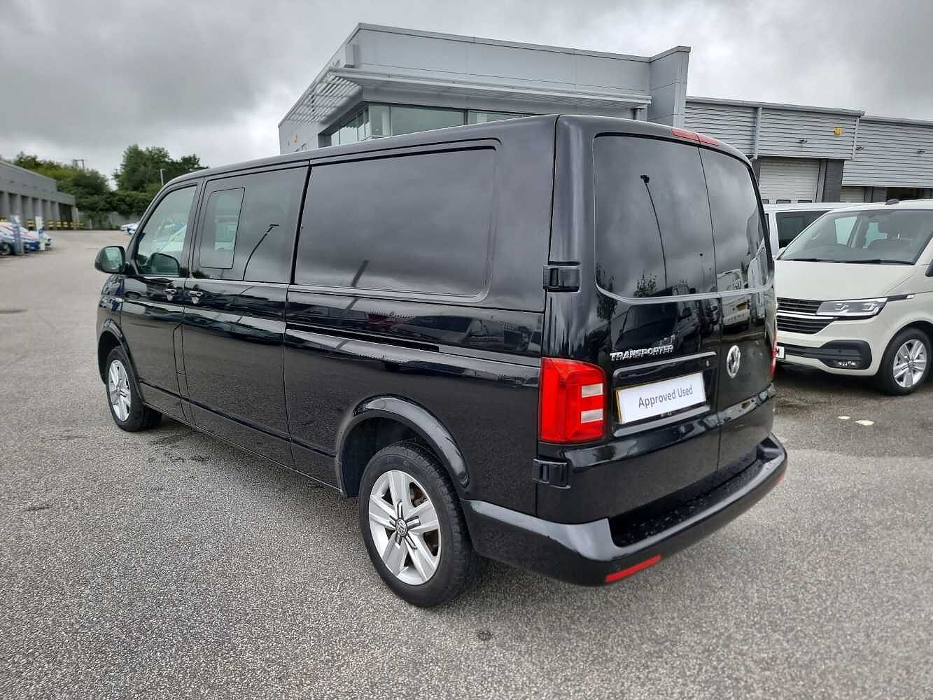 Volkswagen Transporter Kombi 2.0BiTDI 204PS T32 HLBMT LWB DSG**LED Headlights**