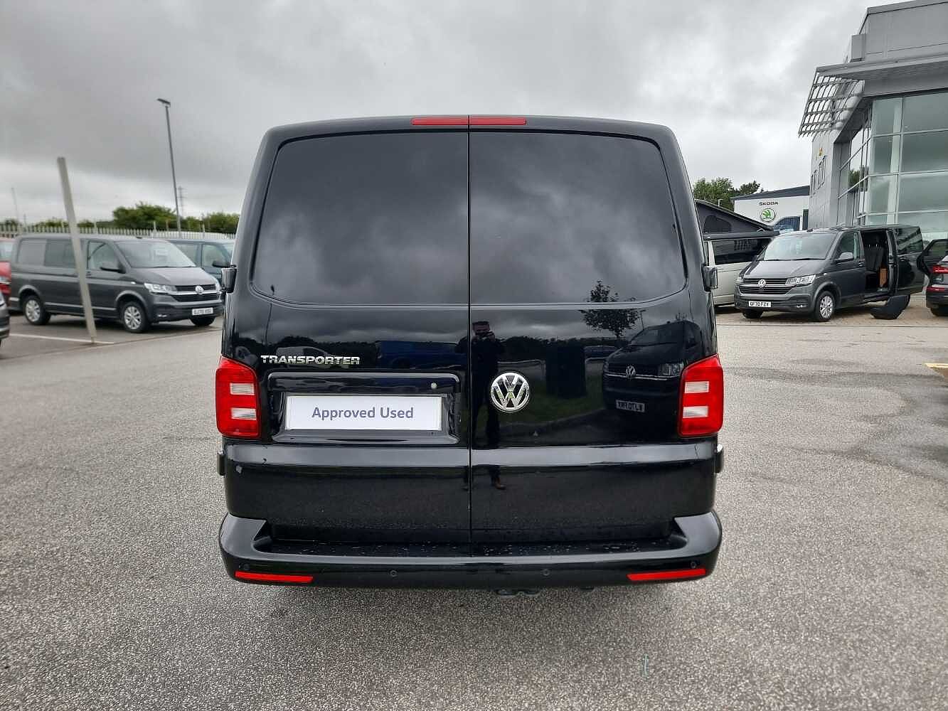 Volkswagen Transporter Kombi 2.0BiTDI 204PS T32 HLBMT LWB DSG**LED Headlights**