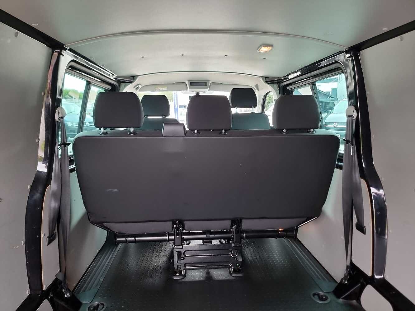 Volkswagen Transporter Kombi 2.0BiTDI 204PS T32 HLBMT LWB DSG**LED Headlights**