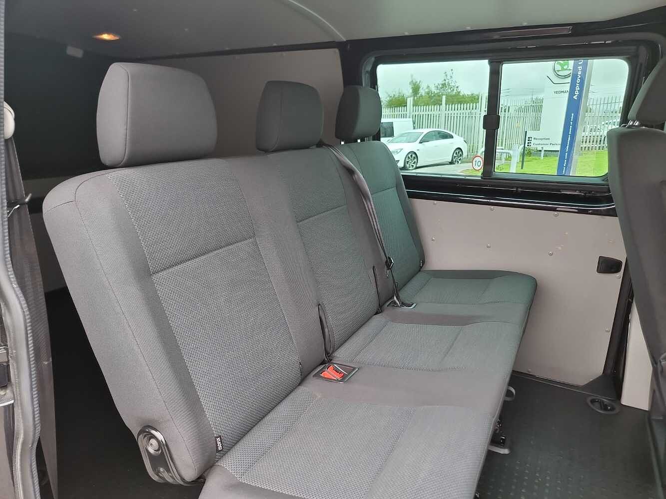 Volkswagen Transporter Kombi 2.0BiTDI 204PS T32 HLBMT LWB DSG**LED Headlights**