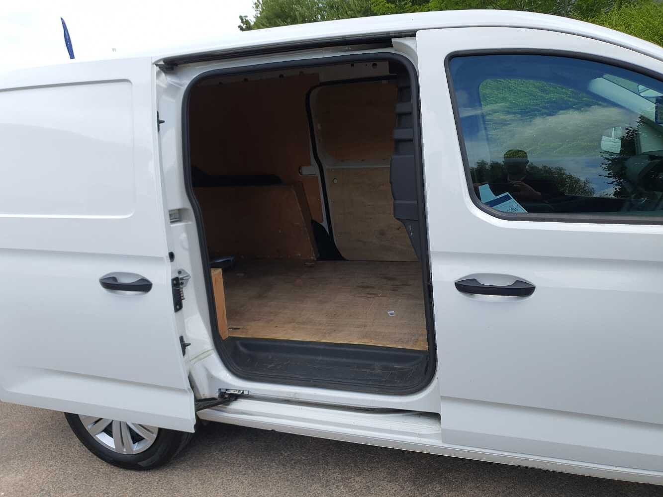Volkswagen Caddy C20 Cargo Commerce Maxi 102 PS 2.0 TDI 6sp Manual