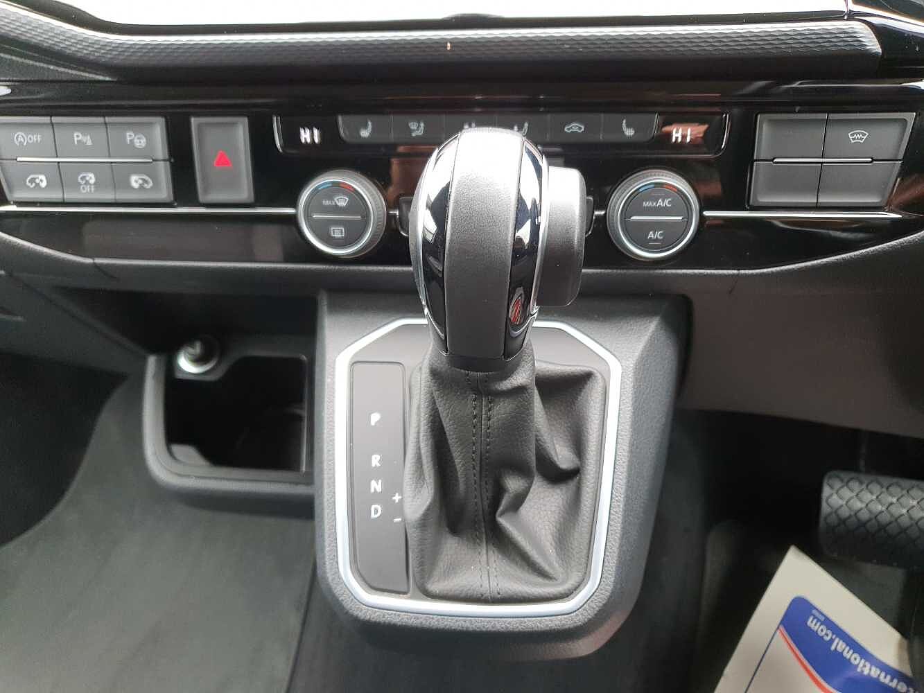 Volkswagen Caravelle Executive SWB 150 PS 2.0 TDI 7sp DSG