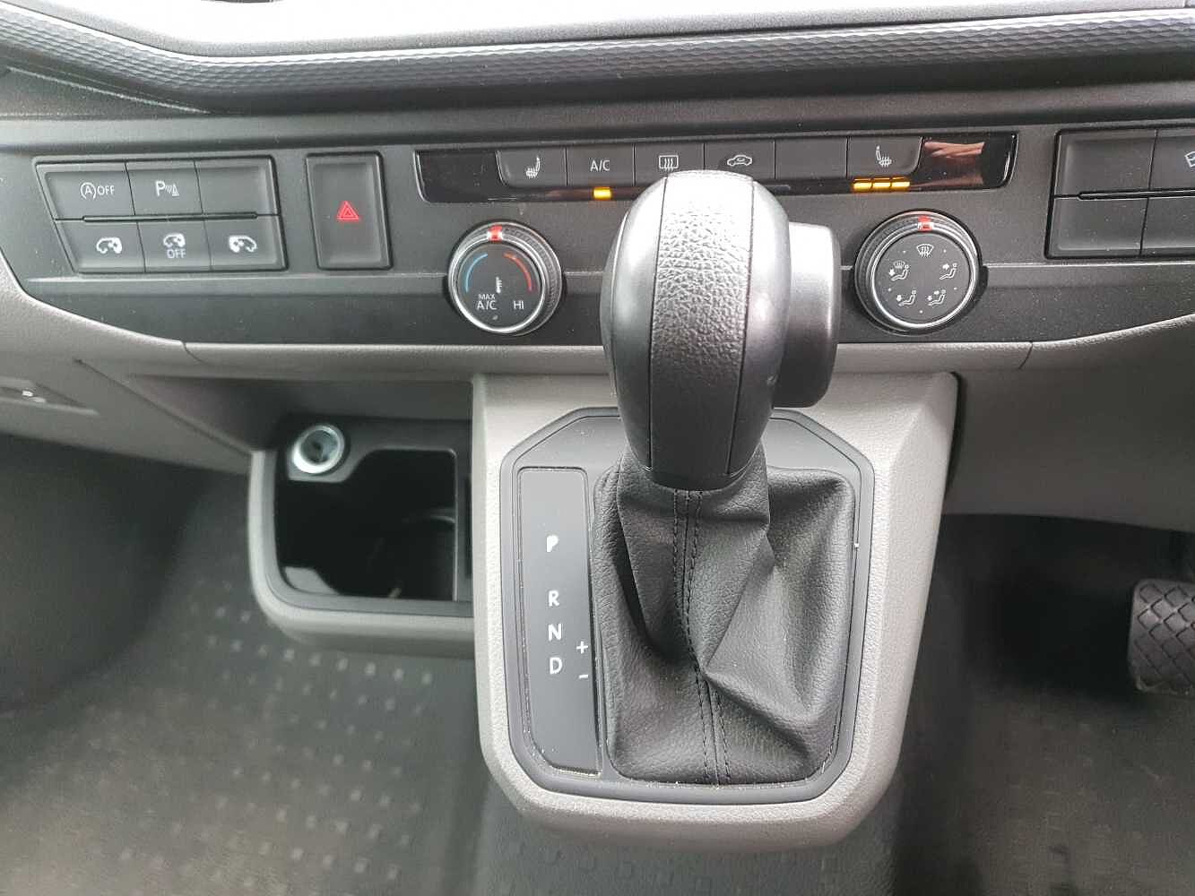 Volkswagen Transporter T30 Kombi Highline SWB 150 PS 2.0 TDI 7sp DSG
