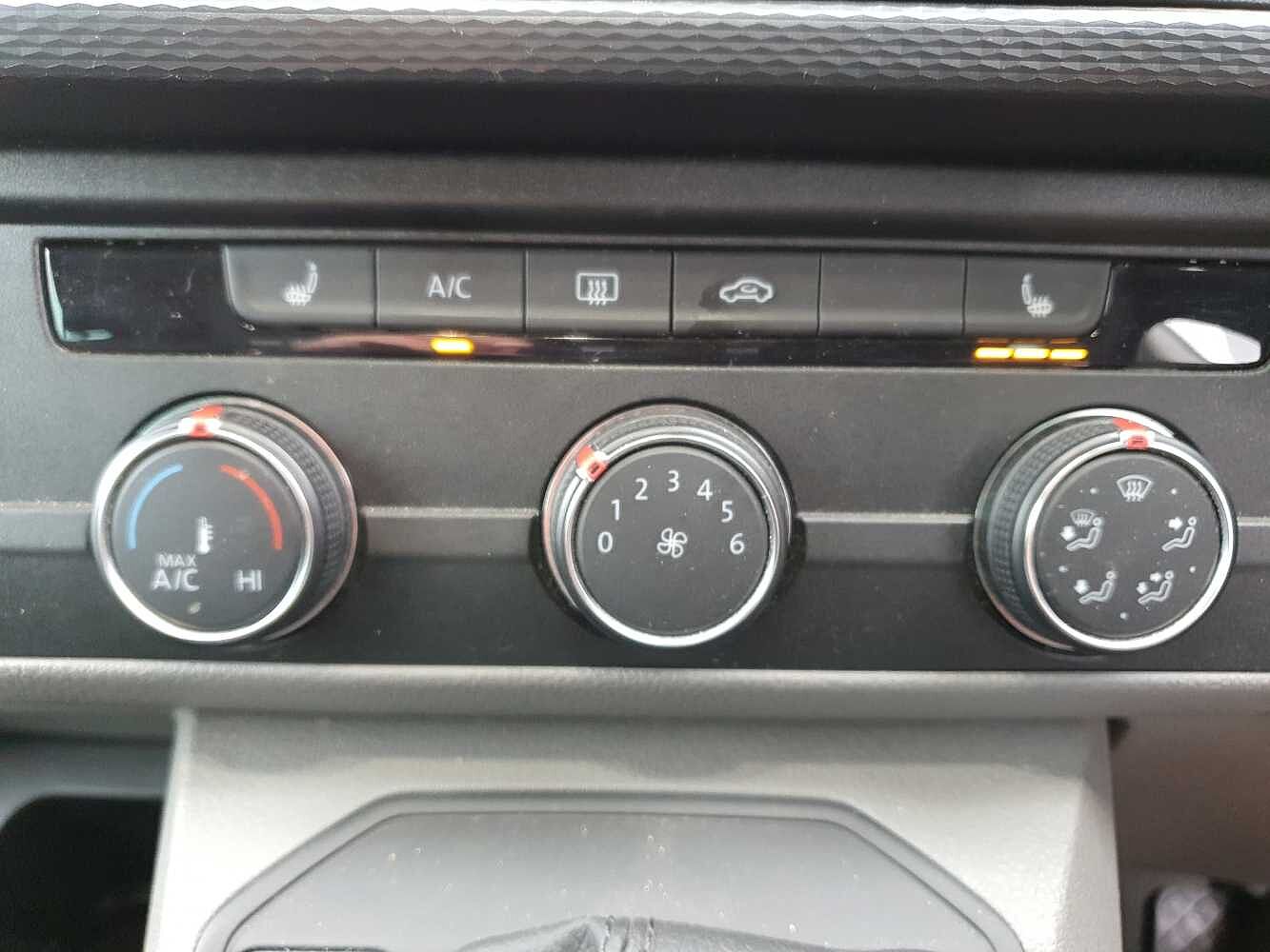 Volkswagen Transporter T30 Kombi Highline SWB 150 PS 2.0 TDI 7sp DSG