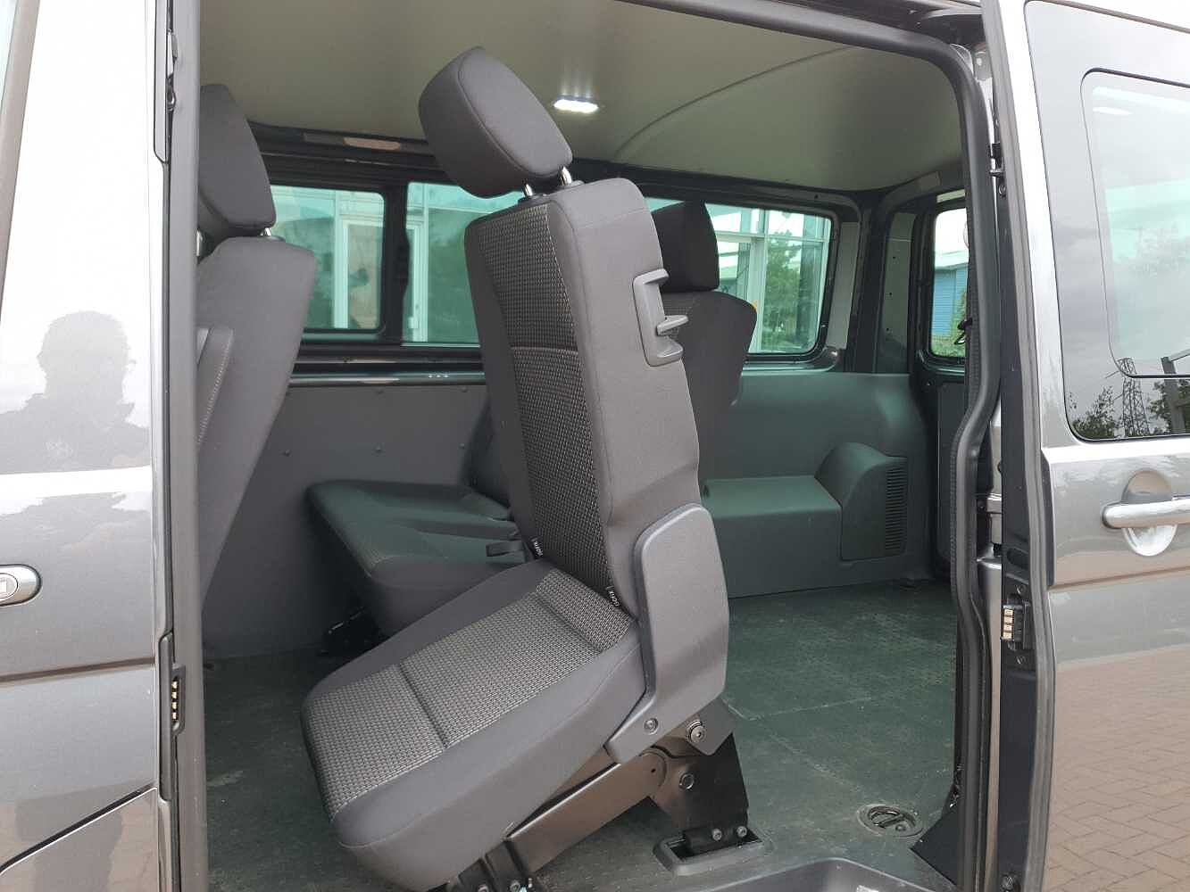 Volkswagen Transporter T30 Kombi Highline SWB 150 PS 2.0 TDI 7sp DSG