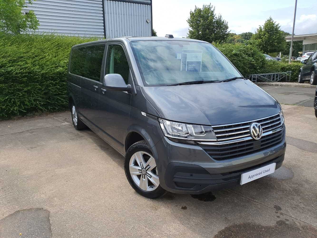 Volkswagen Transporter Shuttle SE LWB 150 PS 2.0 TDI 7sp DSG