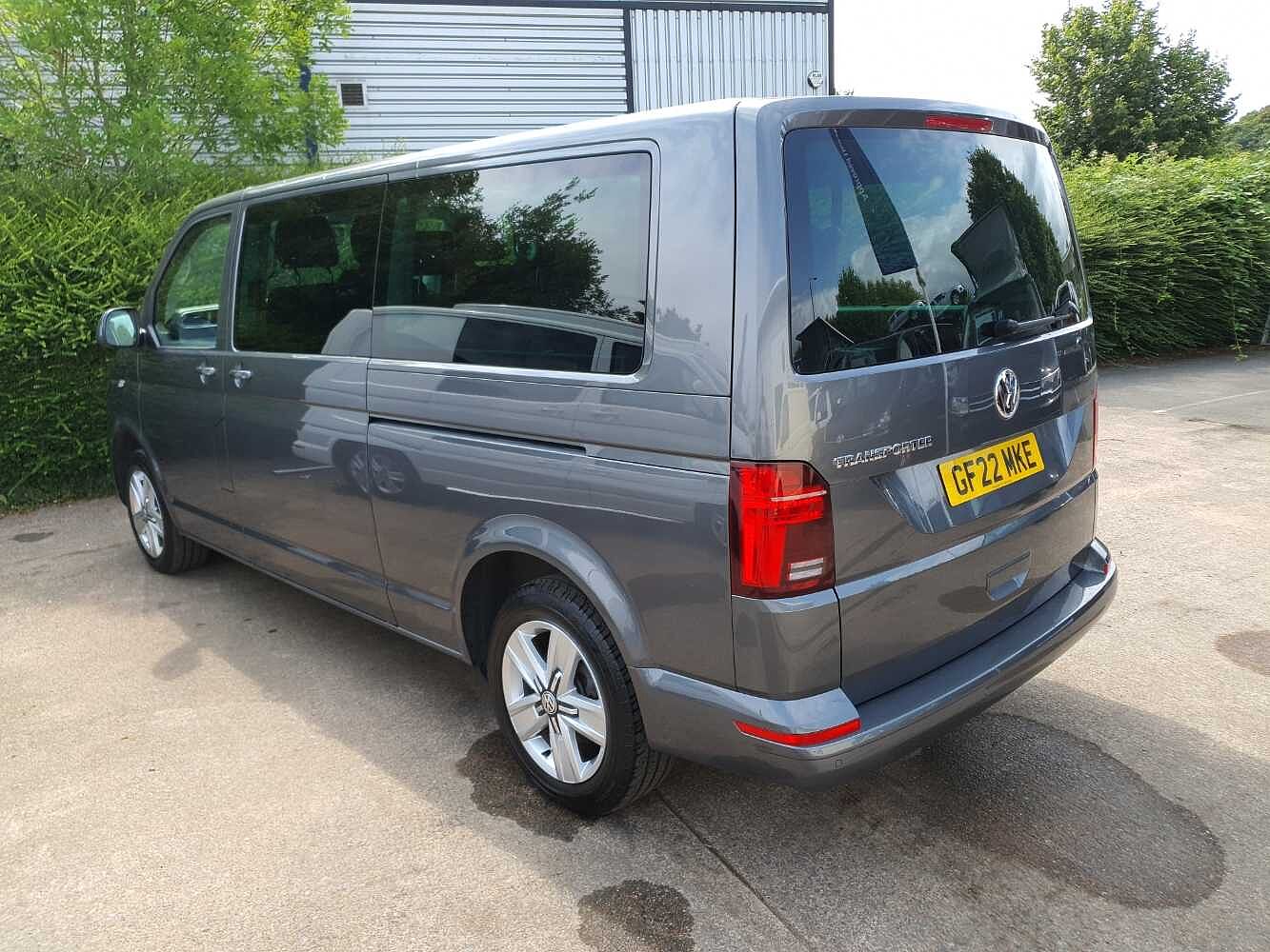 Volkswagen Transporter Shuttle SE LWB 150 PS 2.0 TDI 7sp DSG