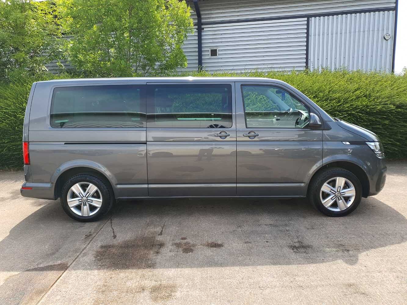 Volkswagen Transporter Shuttle SE LWB 150 PS 2.0 TDI 7sp DSG
