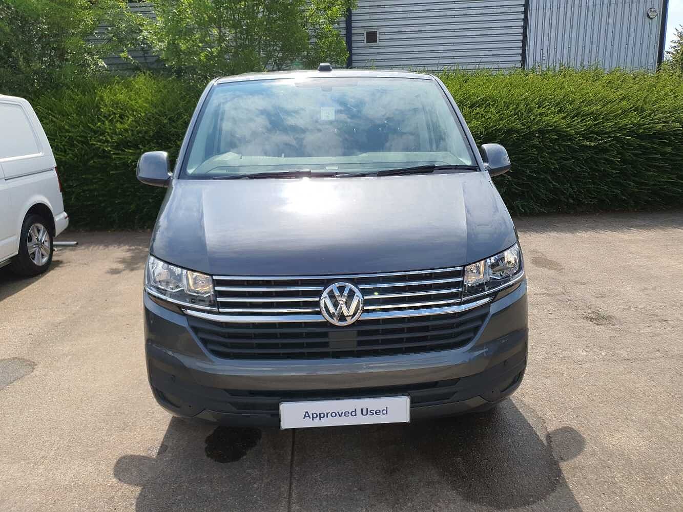 Volkswagen Transporter Shuttle SE LWB 150 PS 2.0 TDI 7sp DSG