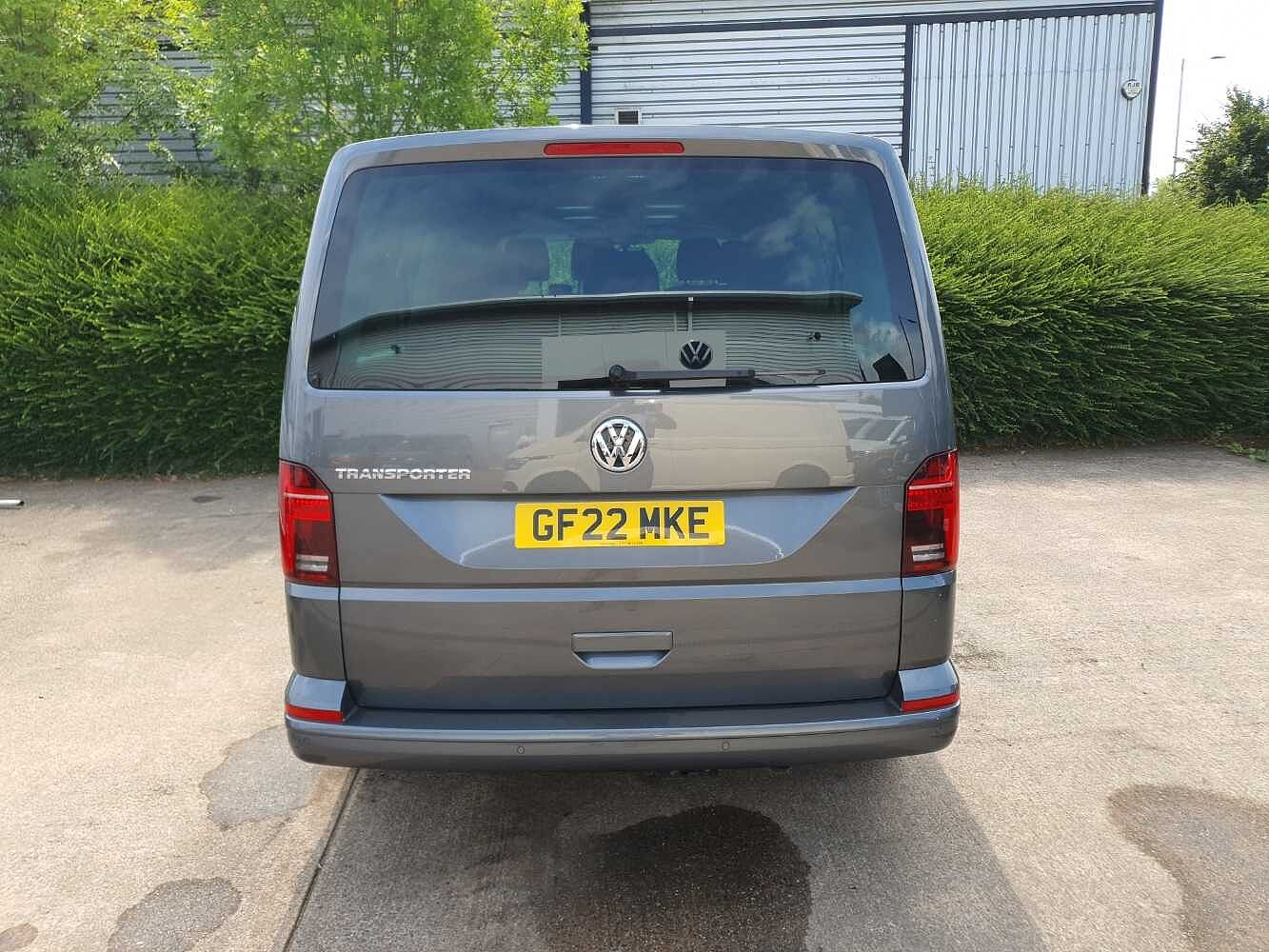 Volkswagen Transporter Shuttle SE LWB 150 PS 2.0 TDI 7sp DSG