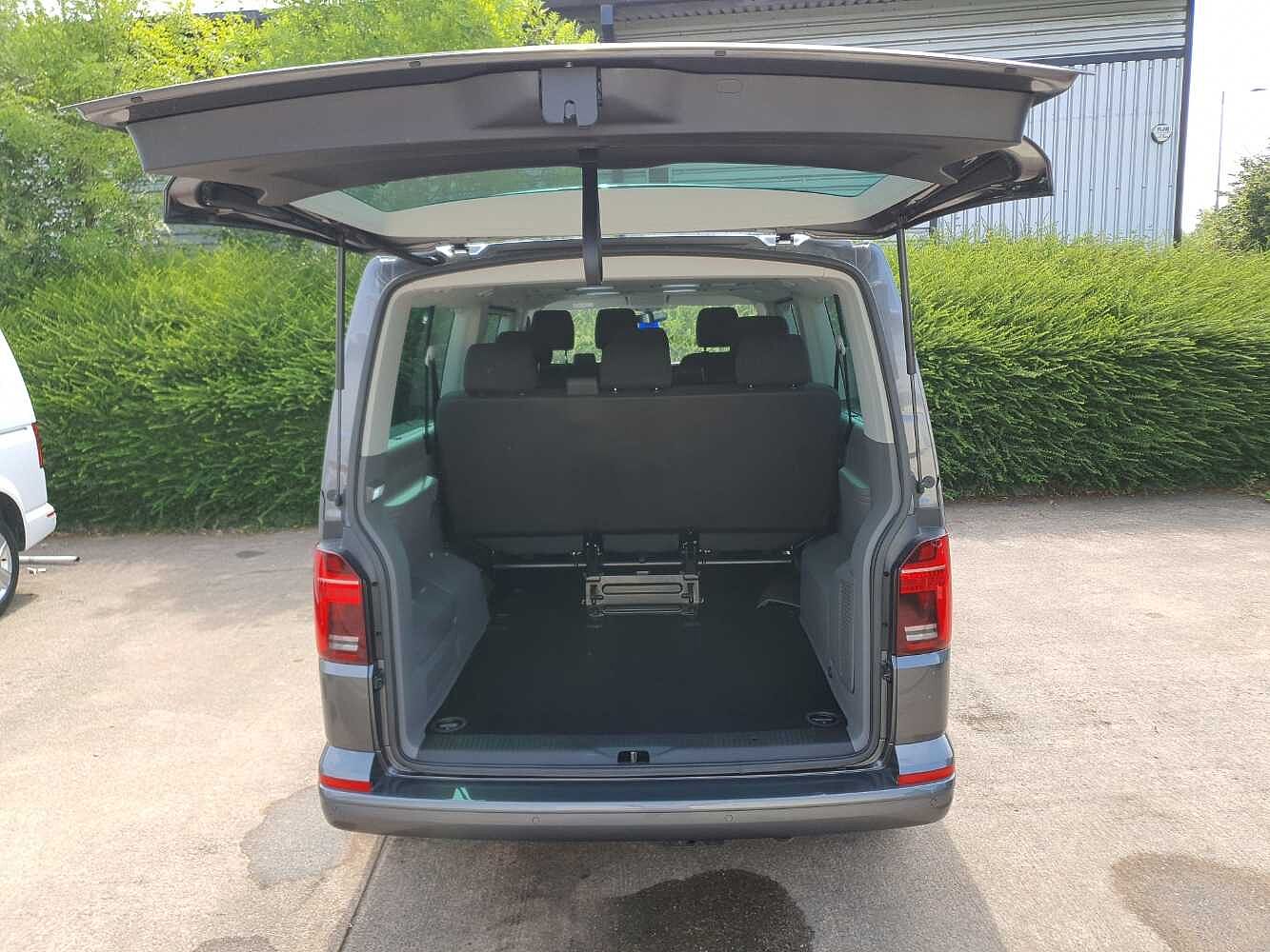 Volkswagen Transporter Shuttle SE LWB 150 PS 2.0 TDI 7sp DSG