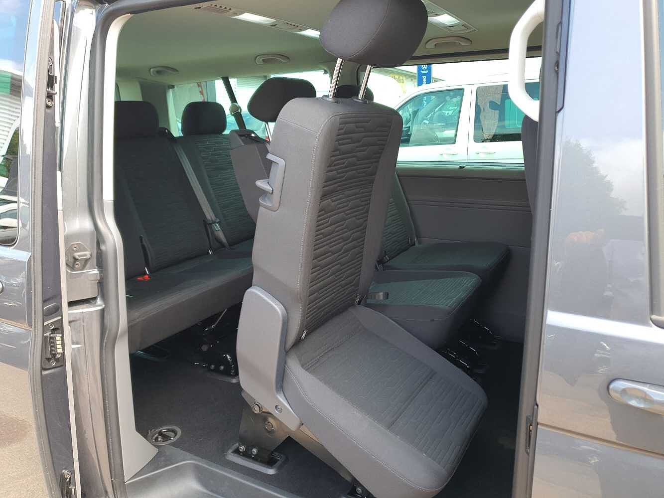Volkswagen Transporter Shuttle SE LWB 150 PS 2.0 TDI 7sp DSG